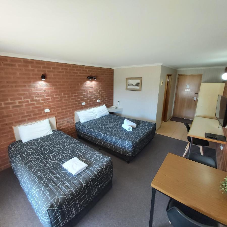Country Mile Motor Inn 포브스 외부 사진