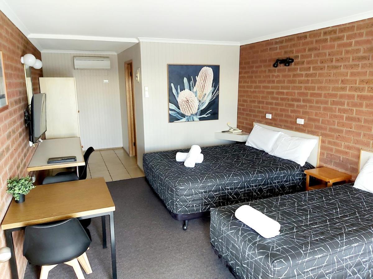 Country Mile Motor Inn 포브스 외부 사진