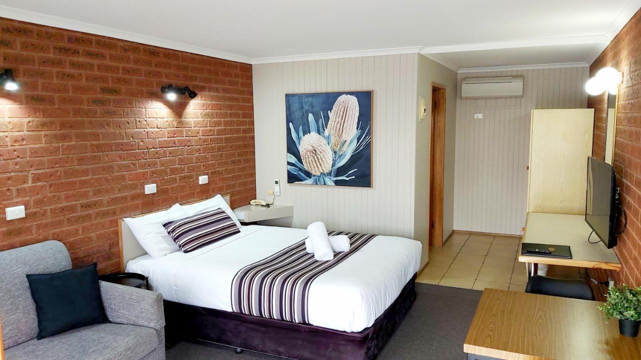 Country Mile Motor Inn 포브스 외부 사진