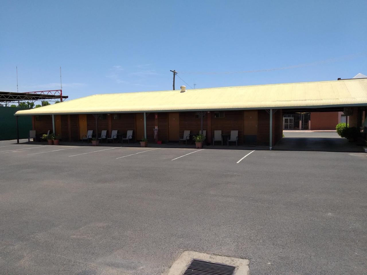 Country Mile Motor Inn 포브스 외부 사진